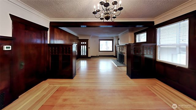 914 N 40th Street, Seattle, WA 98103