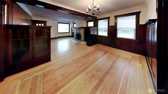 914 N 40th Street, Seattle, WA 98103
