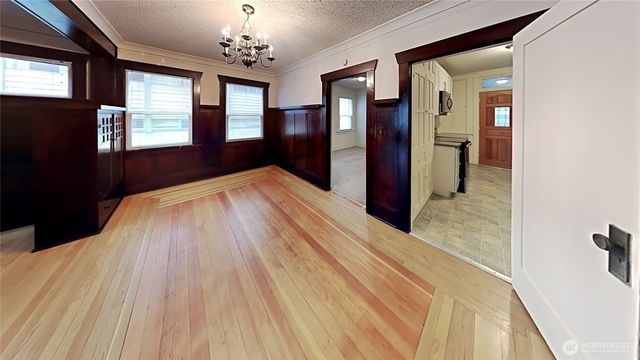 914 N 40th Street, Seattle, WA 98103