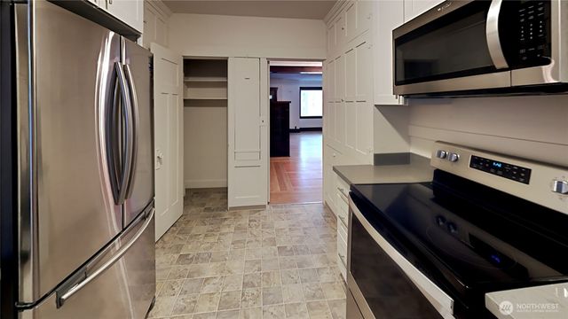 914 N 40th Street, Seattle, WA 98103
