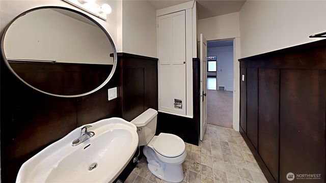 914 N 40th Street, Seattle, WA 98103