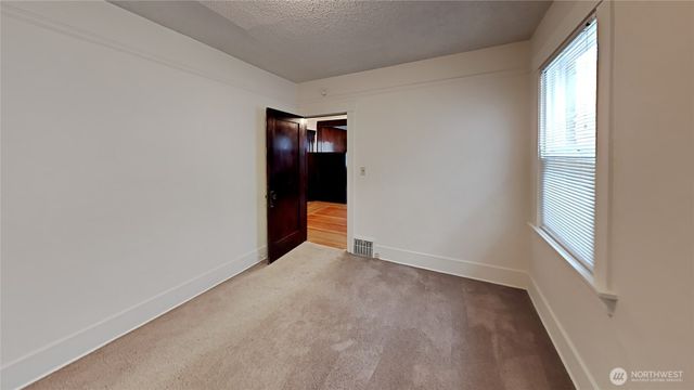 914 N 40th Street, Seattle, WA 98103