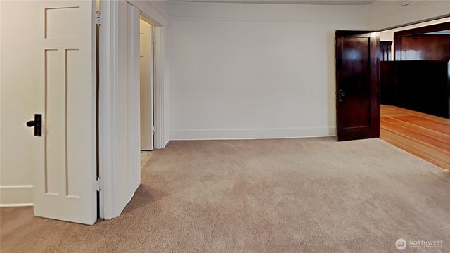 914 N 40th Street, Seattle, WA 98103