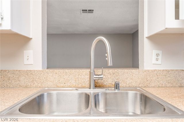 4580 CARRIAGE PARK Drive, Las Vegas, NV 89121