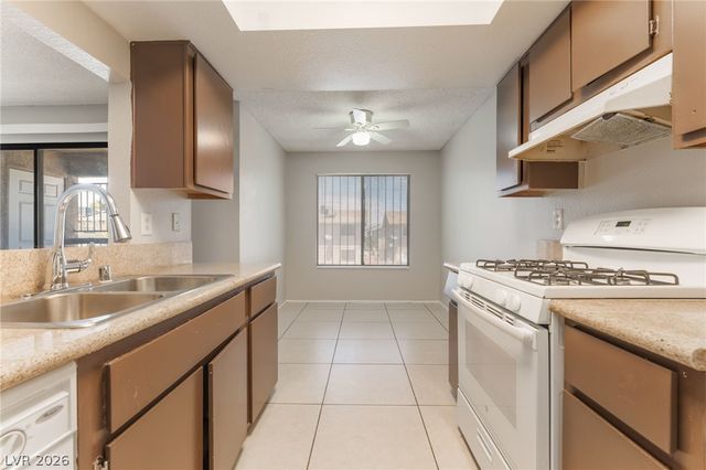 4580 CARRIAGE PARK Drive, Las Vegas, NV 89121