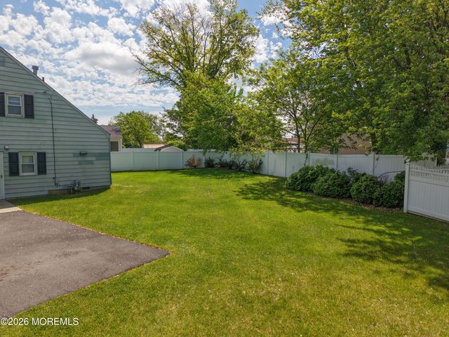 17 Coach Drive, Hazlet, NJ 07730