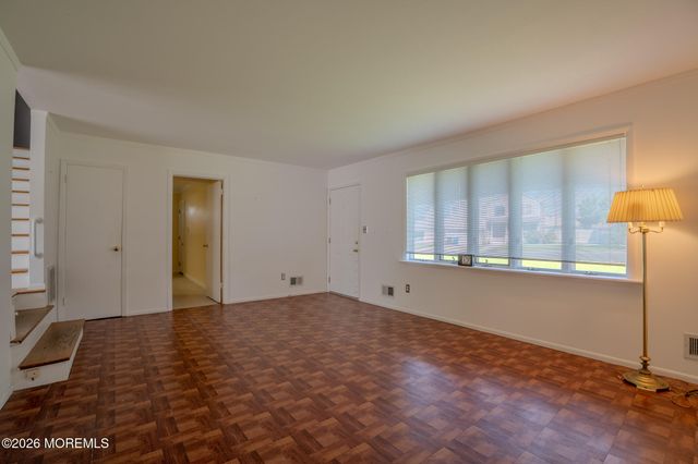 17 Coach Drive, Hazlet, NJ 07730