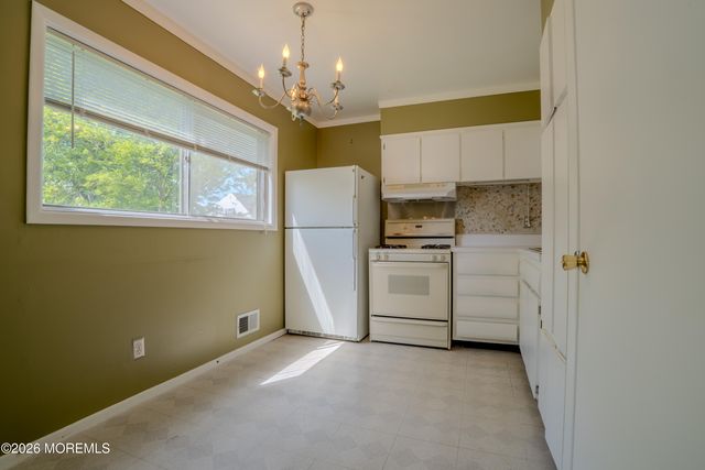 17 Coach Drive, Hazlet, NJ 07730