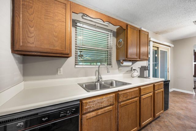 14807 Post Oaks Pl, Mabelvale, AR 72103