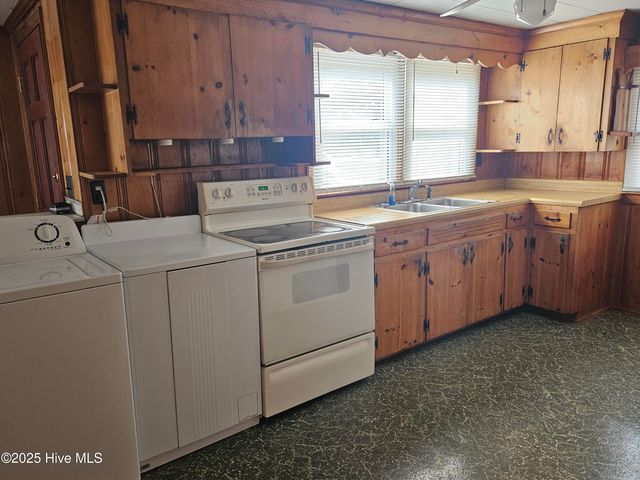 1181 Reedsford Road, Clinton, NC 28328