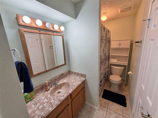 725 E Plum Street, Angleton, TX 77515
