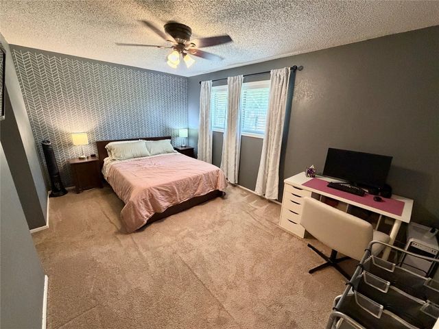 725 E Plum Street, Angleton, TX 77515