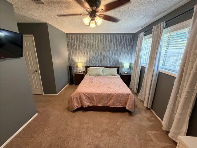 725 E Plum Street, Angleton, TX 77515