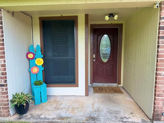 725 E Plum Street, Angleton, TX 77515