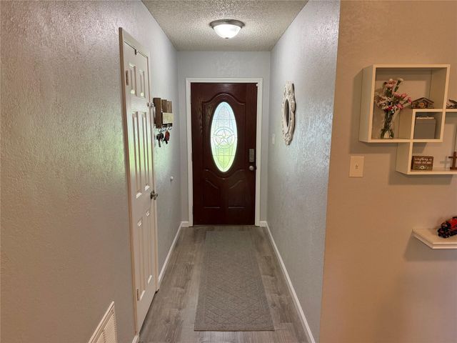 725 E Plum Street, Angleton, TX 77515