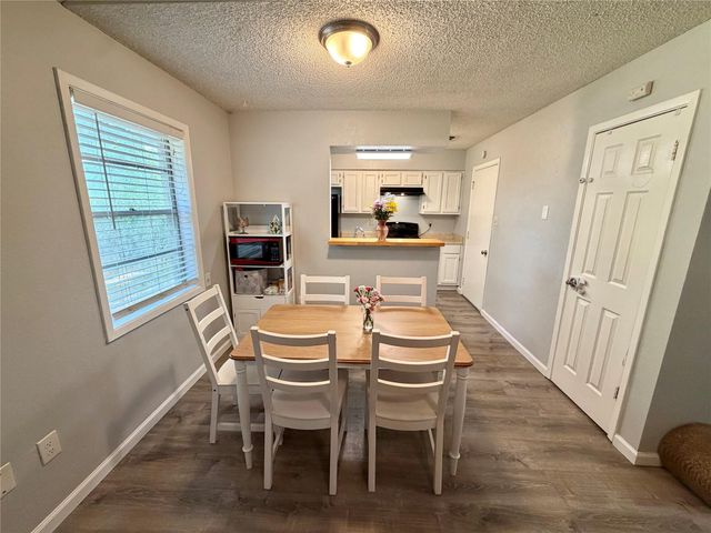 725 E Plum Street, Angleton, TX 77515