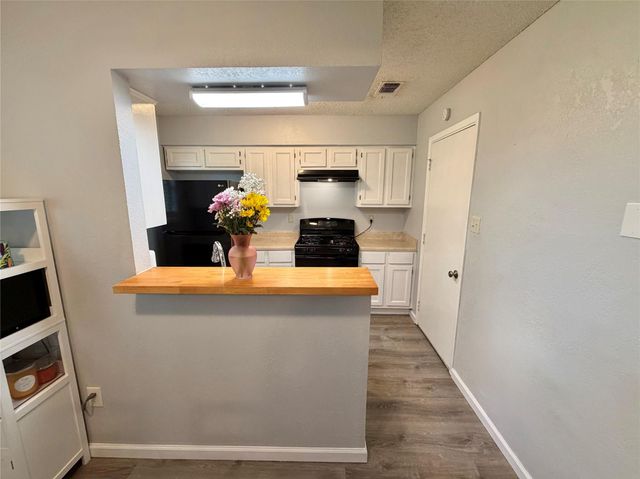 725 E Plum Street, Angleton, TX 77515