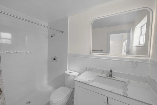 462 Golden Isles Dr 210, Hallandale Beach, FL 33009