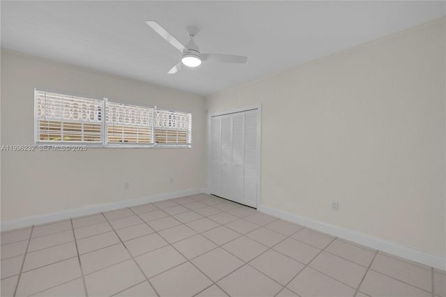 462 Golden Isles Dr 210, Hallandale Beach, FL 33009