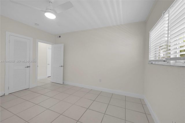 462 Golden Isles Dr 210, Hallandale Beach, FL 33009