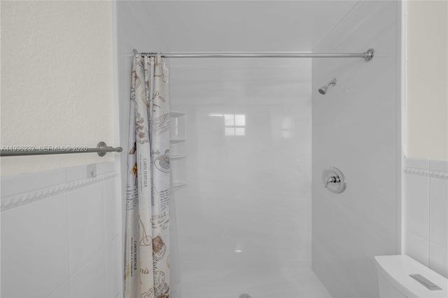 462 Golden Isles Dr 210, Hallandale Beach, FL 33009