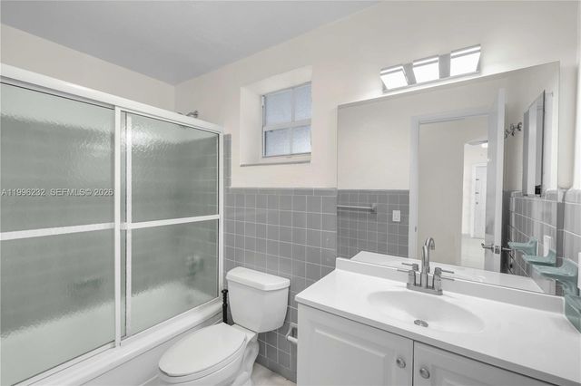 462 Golden Isles Dr 210, Hallandale Beach, FL 33009