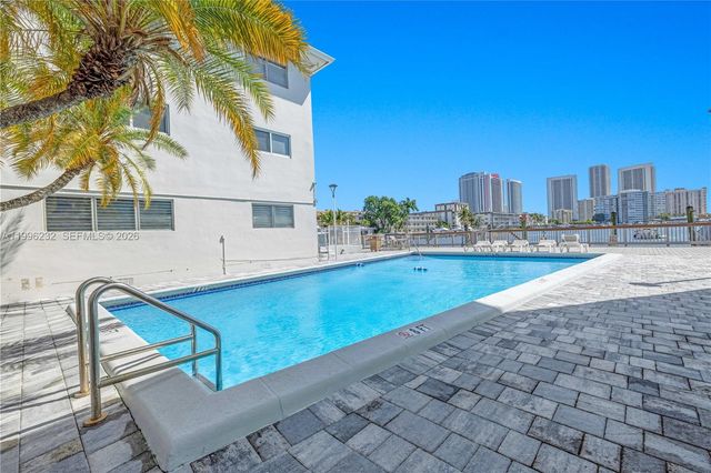 462 Golden Isles Dr 210, Hallandale Beach, FL 33009