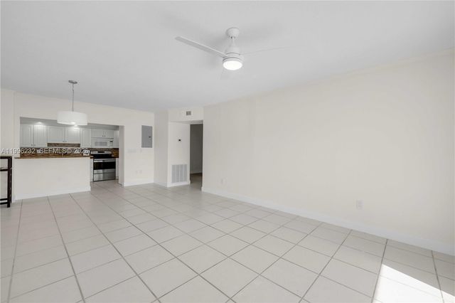 462 Golden Isles Dr 210, Hallandale Beach, FL 33009