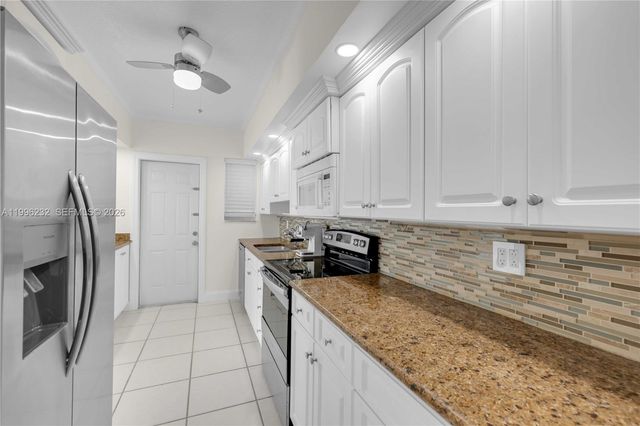 462 Golden Isles Dr 210, Hallandale Beach, FL 33009