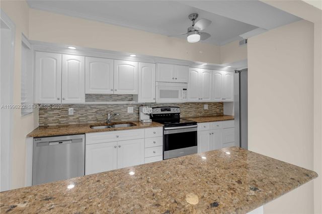 462 Golden Isles Dr 210, Hallandale Beach, FL 33009