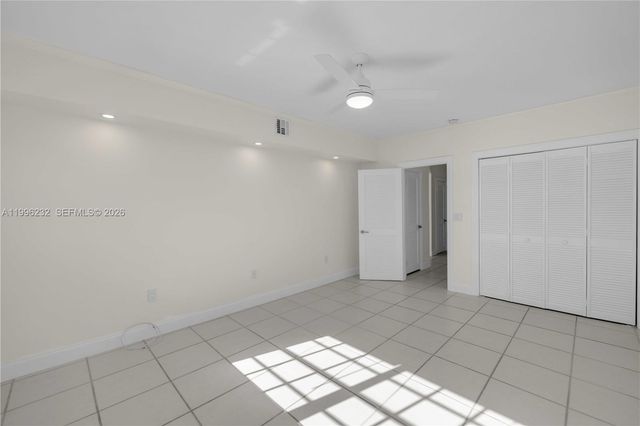 462 Golden Isles Dr 210, Hallandale Beach, FL 33009