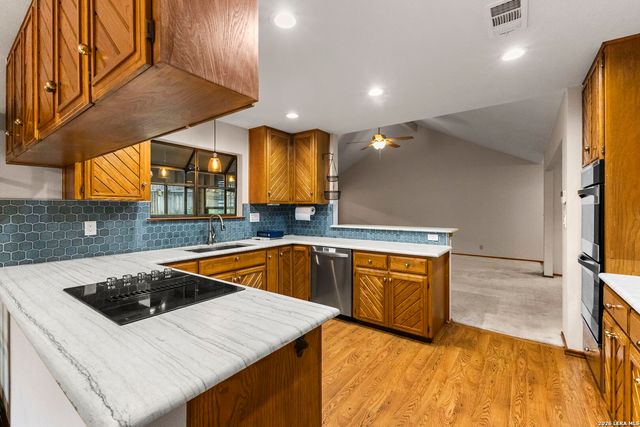 16907 Hidden Timber Wood, San Antonio, TX 78248