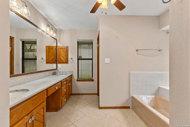 16907 Hidden Timber Wood, San Antonio, TX 78248