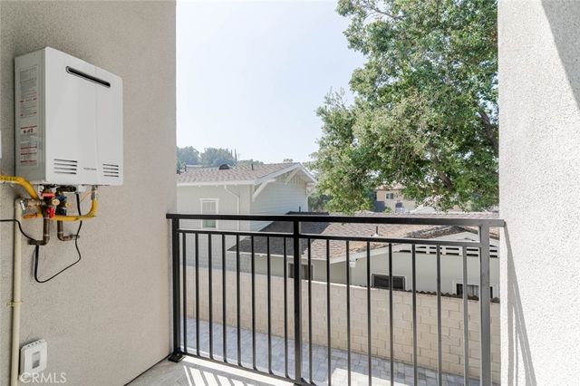 1961 Waltonia Drive 103, Montrose, CA 91020