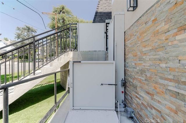 1961 Waltonia Drive 103, Montrose, CA 91020