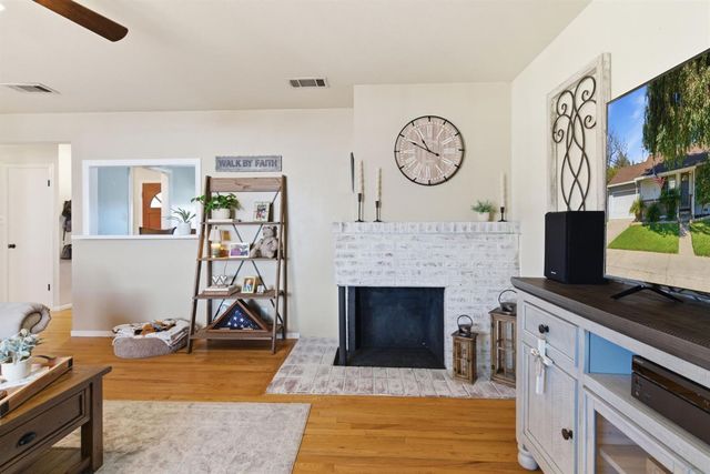 1501 Mariposa Way, Lodi, CA 95242