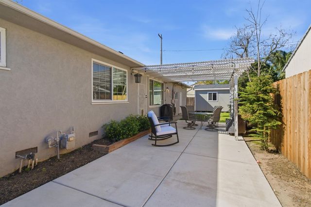 1501 Mariposa Way, Lodi, CA 95242