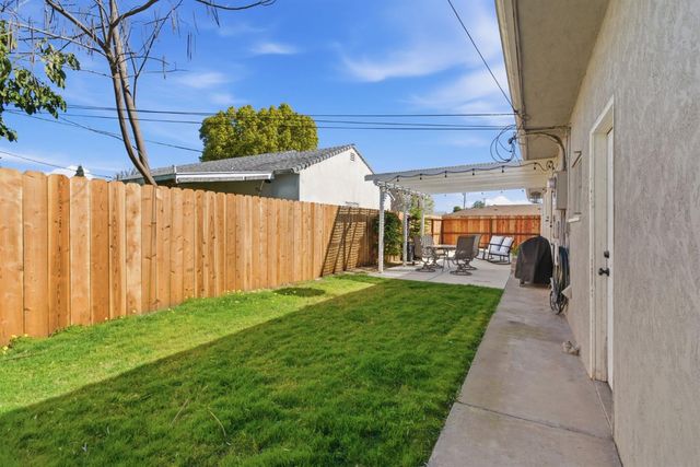 1501 Mariposa Way, Lodi, CA 95242