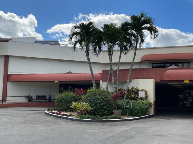 9420 S Hollybrook Lake Drive 109, Pembroke Pines, FL 33025