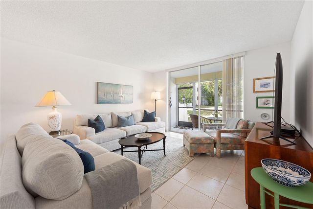 9420 S Hollybrook Lake Drive 109, Pembroke Pines, FL 33025