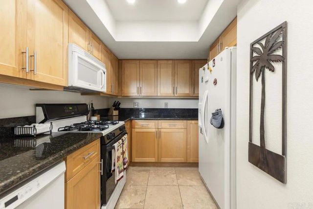 4009 Layang Layang Circle J, Carlsbad, CA 92008