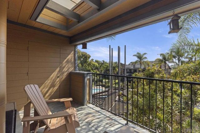 4009 Layang Layang Circle J, Carlsbad, CA 92008