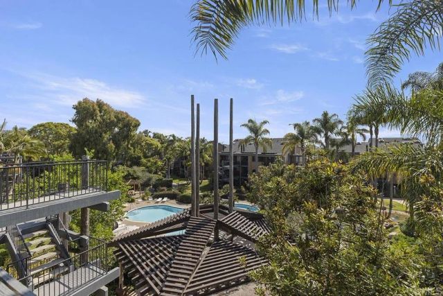 4009 Layang Layang Circle J, Carlsbad, CA 92008