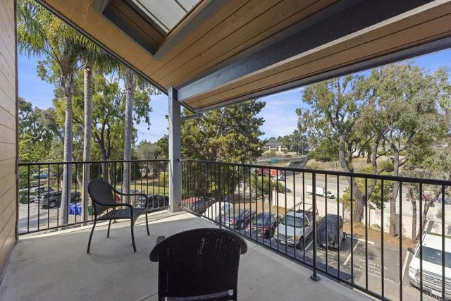 4009 Layang Layang Circle J, Carlsbad, CA 92008