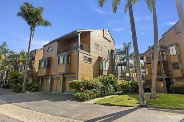 4009 Layang Layang Circle J, Carlsbad, CA 92008