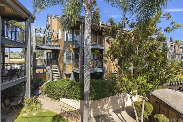 4009 Layang Layang Circle J, Carlsbad, CA 92008