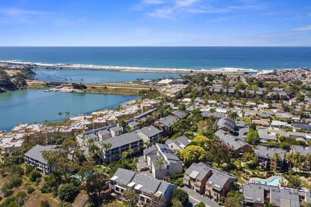 4009 Layang Layang Circle J, Carlsbad, CA 92008