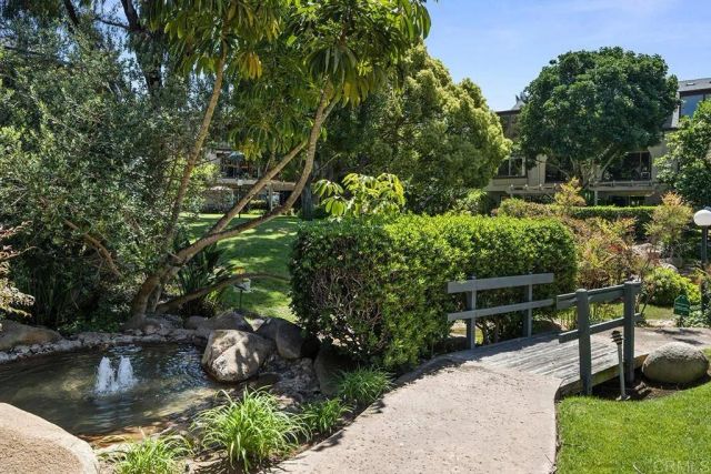 4009 Layang Layang Circle J, Carlsbad, CA 92008