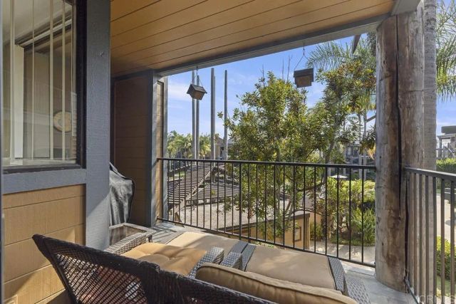 4009 Layang Layang Circle J, Carlsbad, CA 92008