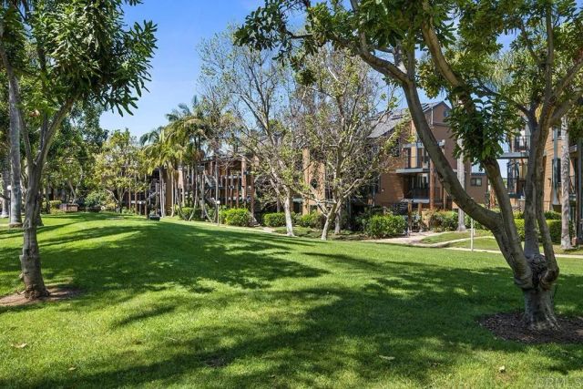 4009 Layang Layang Circle J, Carlsbad, CA 92008